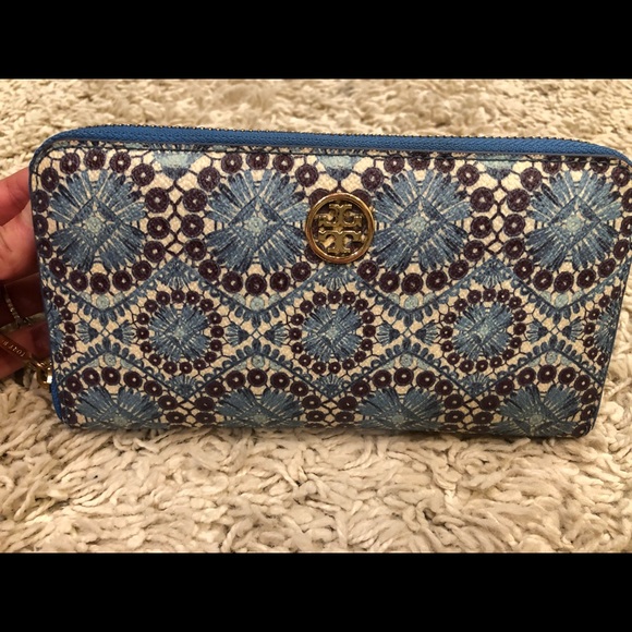 Handbags - Tory Burch continental zip around wallet